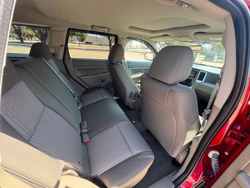 Used 2009 Jeep Grand Cherokee Laredo image 14