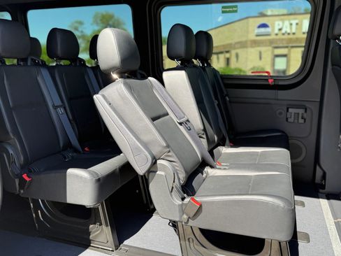 Used 2022 Mercedes-Benz Sprinter 2500 image 12