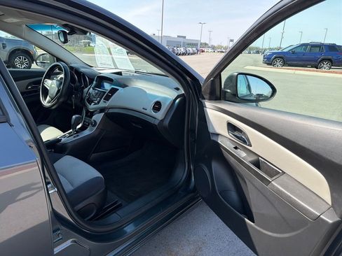 Used 2013 Chevrolet Cruze LS image 24