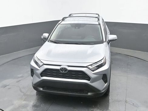 Used 2025 Toyota RAV4 XLE FWD image 28