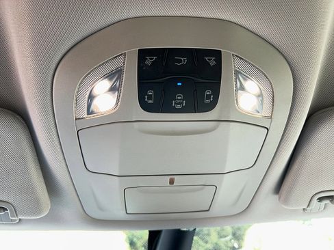 Used 2024 Chrysler Pacifica Touring-L image 22