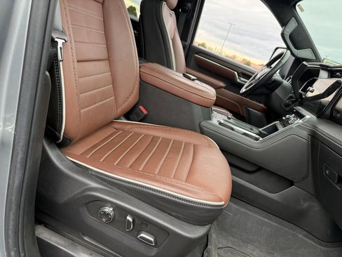 Used 2024 GMC Sierra 3500 Denali Ultimate image 10