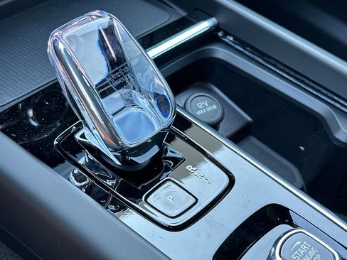 New 2026 Volvo XC60 B5 Plus w/ Climate Package image 19