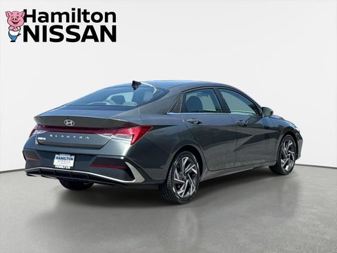 Used 2025 Hyundai Elantra SEL FWD image 2