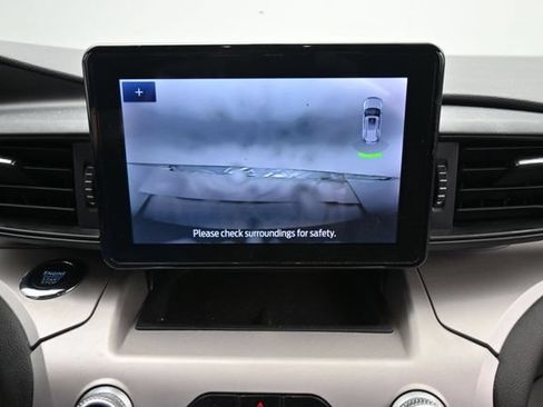 Used 2023 Ford Explorer XLT AWD/4WD image 18