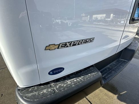 New 2025 Chevrolet Express 2500 image 24