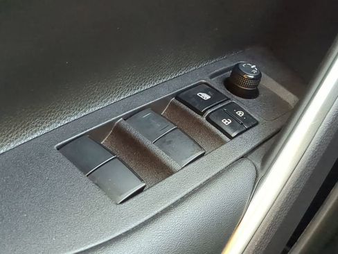 Used 2024 Toyota Corolla Cross XSE image 24