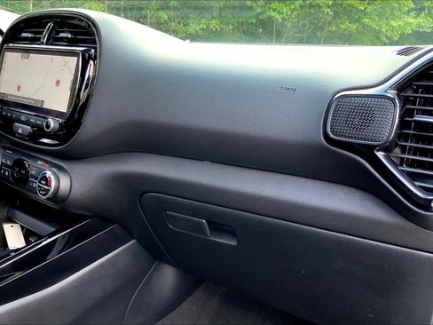 Used 2023 Kia Soul EX FWD image 18