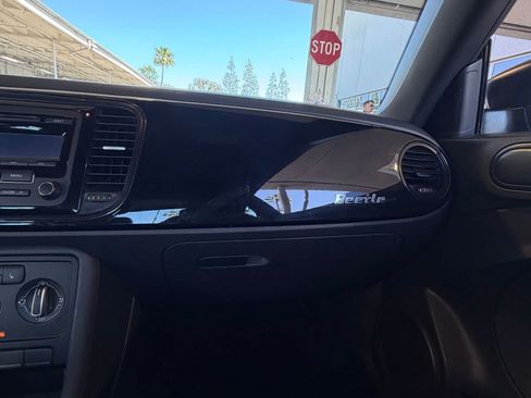 Used 2015 Volkswagen Beetle 1.8T FWD image 12