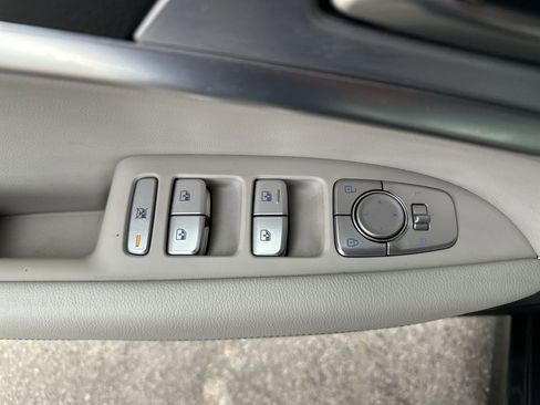 Used 2020 Genesis G70 2.0T Sport image 15