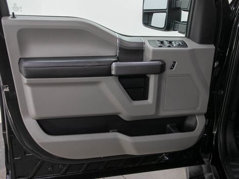 Used 2019 Ford F150 XLT w/ Equipment Group 302A Luxury AWD/4WD image 19
