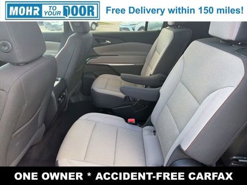 Used 2025 Chevrolet Traverse LT image 35