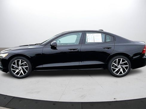 Used 2020 Volvo S60 T5 Momentum image 6