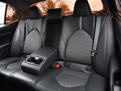 Used 2021 Toyota Camry SE image 19