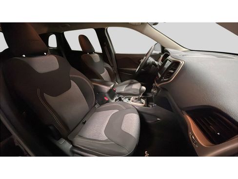 Used 2014 Jeep Cherokee Latitude w/ Comfort/Convenience Group image 16