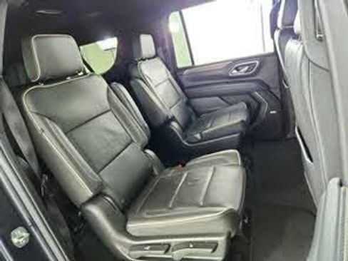 Used 2023 Chevrolet Suburban Premier image 24