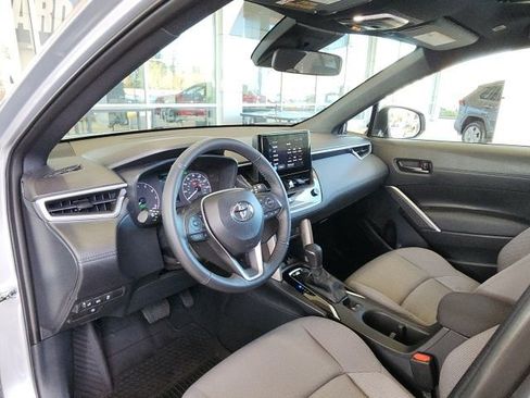 Used 2024 Toyota Corolla Cross SE image 13