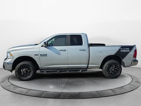 Used 2017 RAM 1500 Classic SLT AWD/4WD image 2