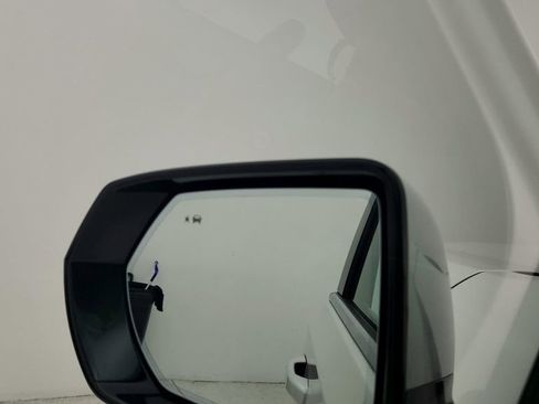 Used 2022 Chevrolet Tahoe LT w/ Luxury Package image 16