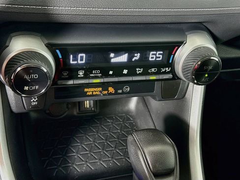 Certified 2021 Toyota RAV4 LE AWD/4WD image 16