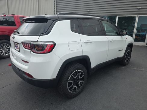 Used 2025 Jeep Compass Trailhawk AWD/4WD image 7