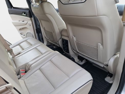 Used 2019 Jeep Grand Cherokee Overland AWD/4WD image 11
