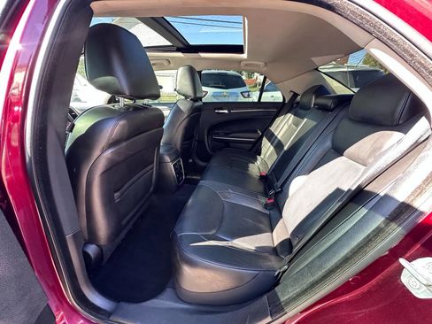 Used 2019 Chrysler 300 Limited image 11