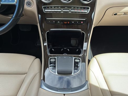 Used 2022 Mercedes-Benz GLC 300 image 23