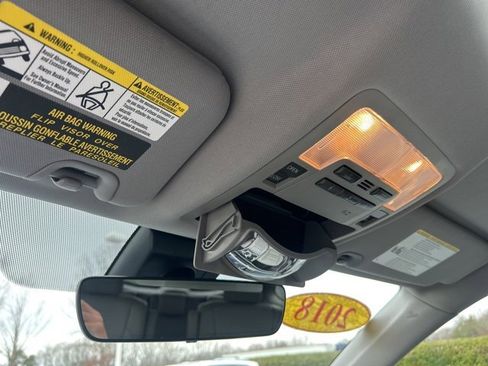 Used 2018 Toyota Highlander XLE image 29