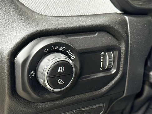 Used 2025 Jeep Gladiator Sport image 12