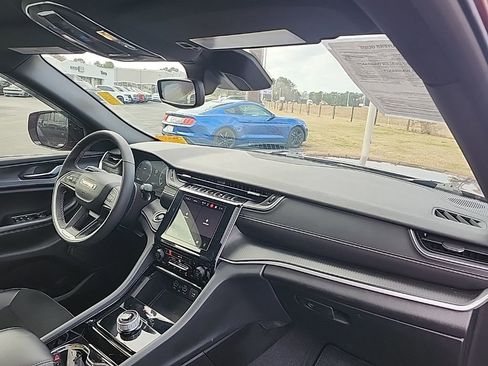 Certified 2023 Jeep Grand Cherokee Altitude image 30