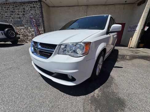 Used 2019 Dodge Grand Caravan SXT FWD image 14