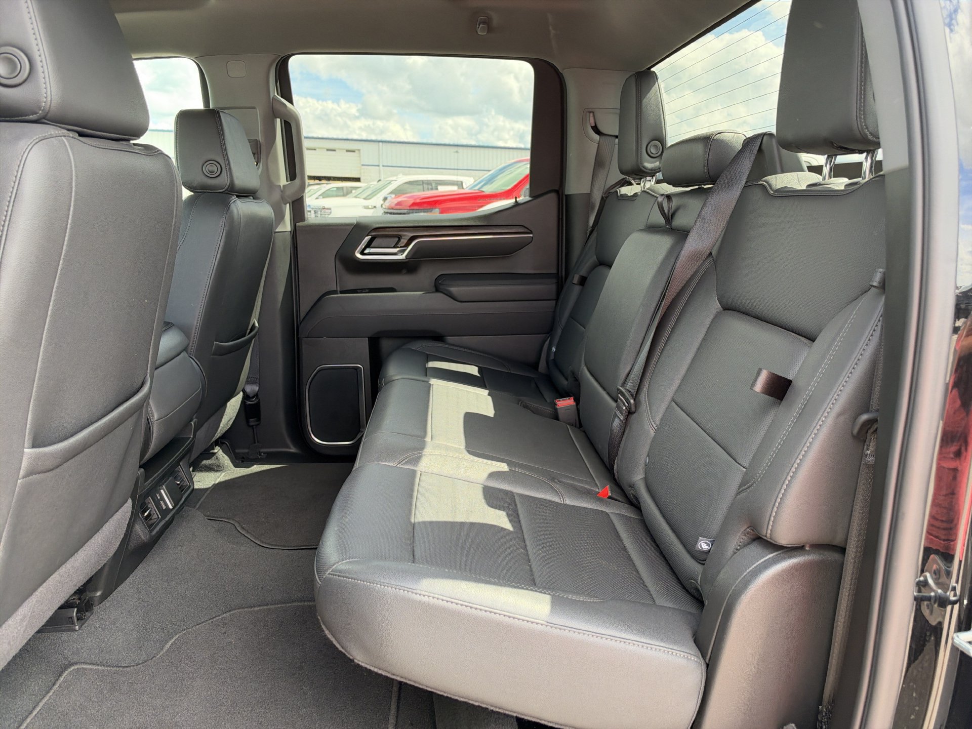 Used 2025 GMC Sierra 1500 SLT RWD image 11