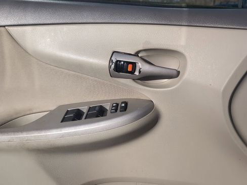 Used 2010 Toyota Corolla LE image 23