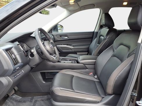 Used 2024 Nissan Pathfinder SL image 8