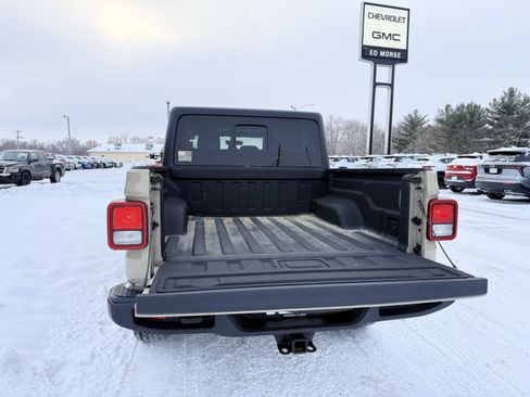 Used 2022 Jeep Gladiator Sport image 6