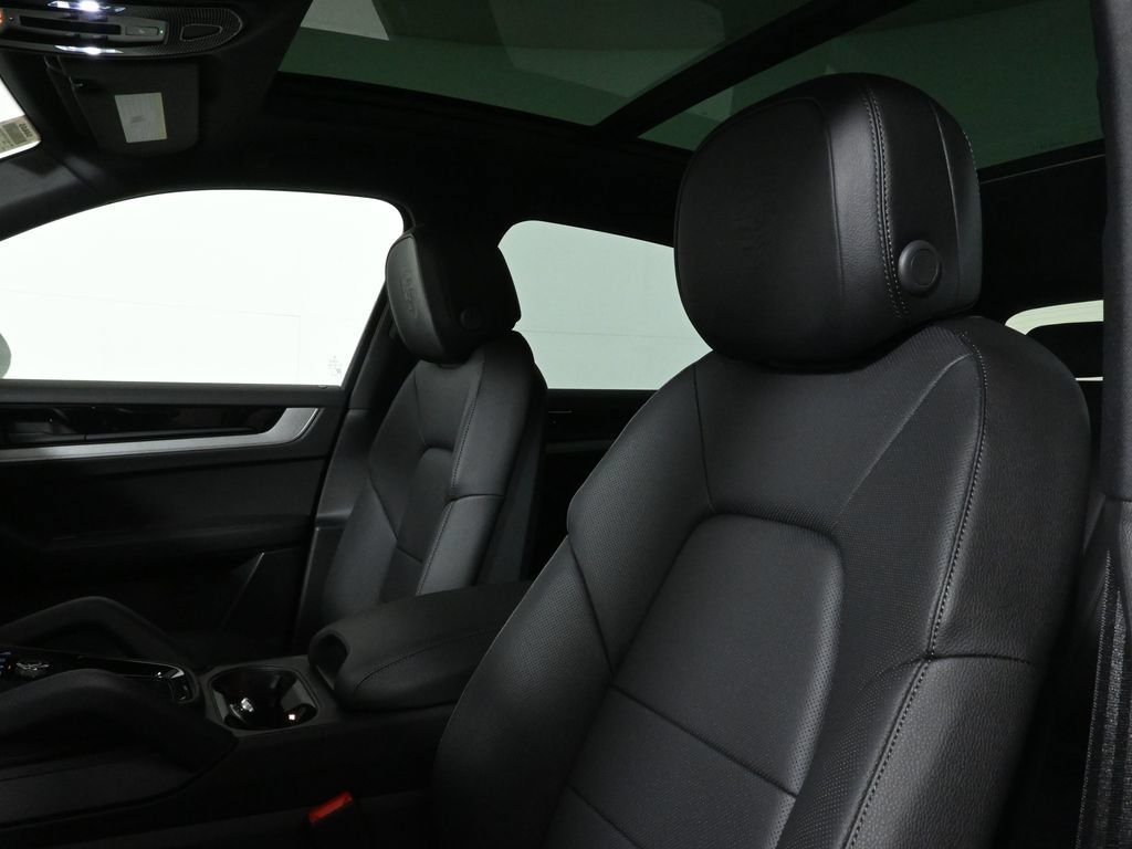 Used 2026 Porsche Cayenne AWD/4WD image 15