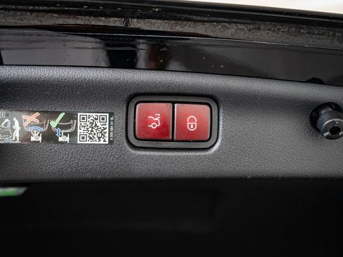 Certified 2025 Mercedes-Benz C 300 4MATIC Sedan image 18