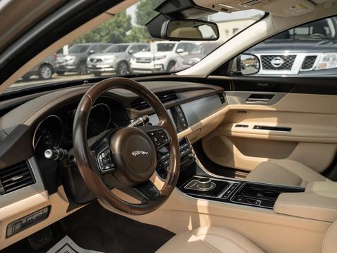Used 2017 Jaguar XF Premium AWD/4WD image 6