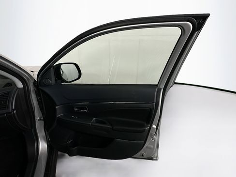 Used 2025 Mitsubishi Outlander Sport SE image 29