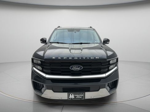 Used 2025 Ford Expedition Platinum w/ Driver's Package AWD/4WD image 2