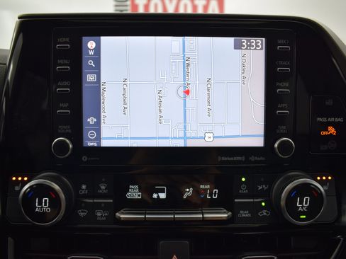 Used 2022 Toyota Highlander XLE AWD/4WD image 18