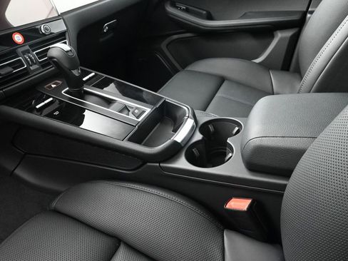 Used 2026 Porsche Macan image 22