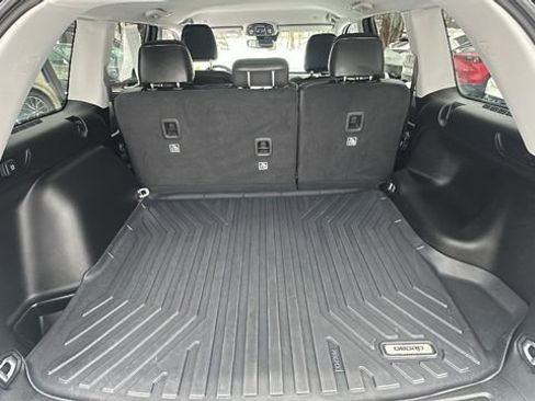 Used 2023 Jeep Grand Cherokee Limited image 36