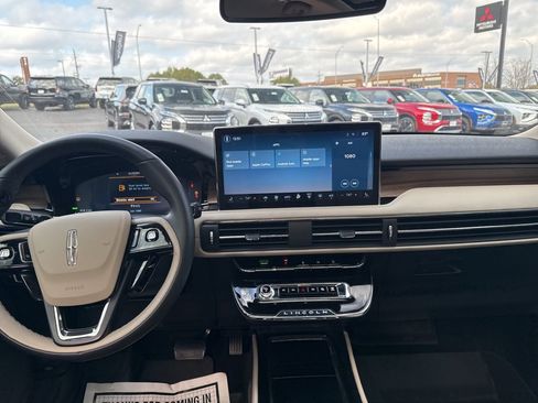 Used 2025 Lincoln Corsair Grand Touring w/ Jet Appearance Package image 24