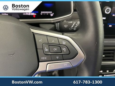 Used 2025 Volkswagen Taos SE image 12