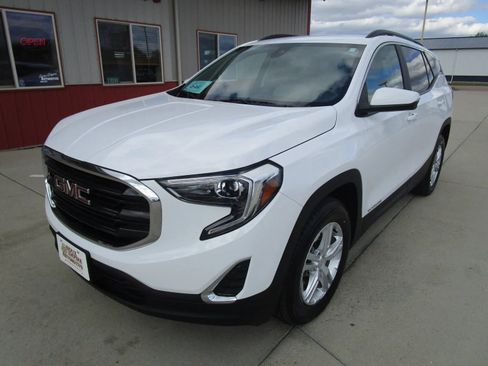 Used 2021 GMC Terrain SLE w/ Driver Convenience Package AWD/4WD image 3