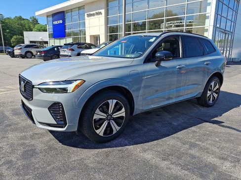 Certified 2025 Volvo XC60 T8 Core w/ Climate Package image 3