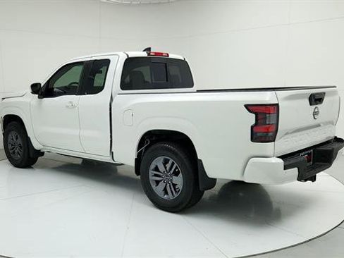 Certified 2025 Nissan Frontier SV w/ SV Convenience Package RWD image 6