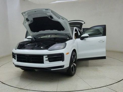 Used 2025 Porsche Cayenne Coupe AWD/4WD image 70